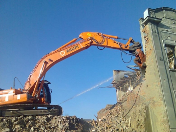 Demolice objektů na rohu ulic Husova a Studentská