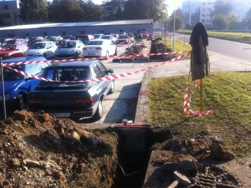 Práce prováděné v areálu nemocnice Č.Budějovice (Oprava oplocení parkoviště – varianta KM Blok)