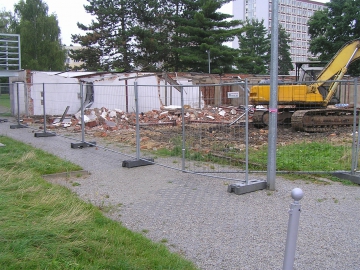 Odstranění stávající stavby garáží v areálu Jihočeské Univerzity